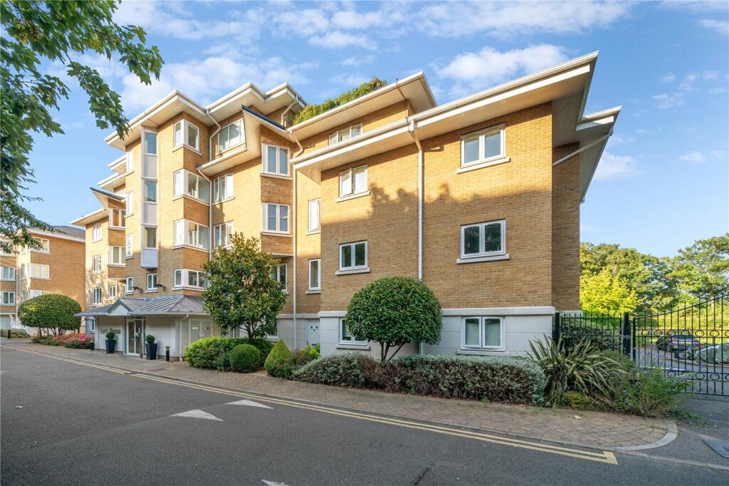 3 bed Apartment for rent in Richmond. From Antony Roberts Estate Agents -  Kew - Lettings