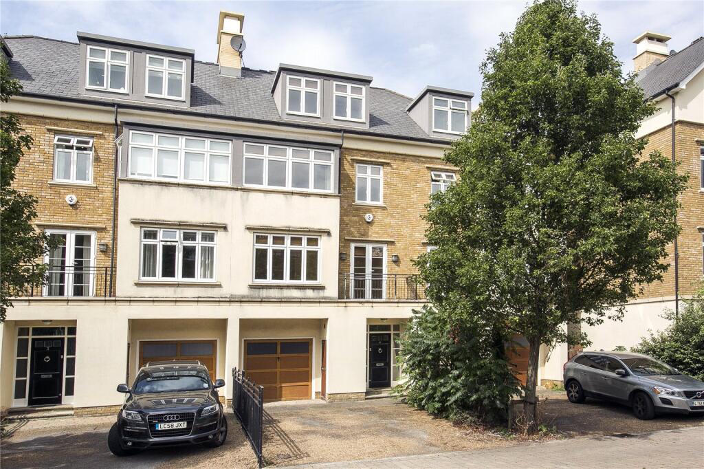 5 bed Mid Terraced House for rent in Richmond upon Thames. From Antony Roberts Estate Agents -  Kew - Lettings