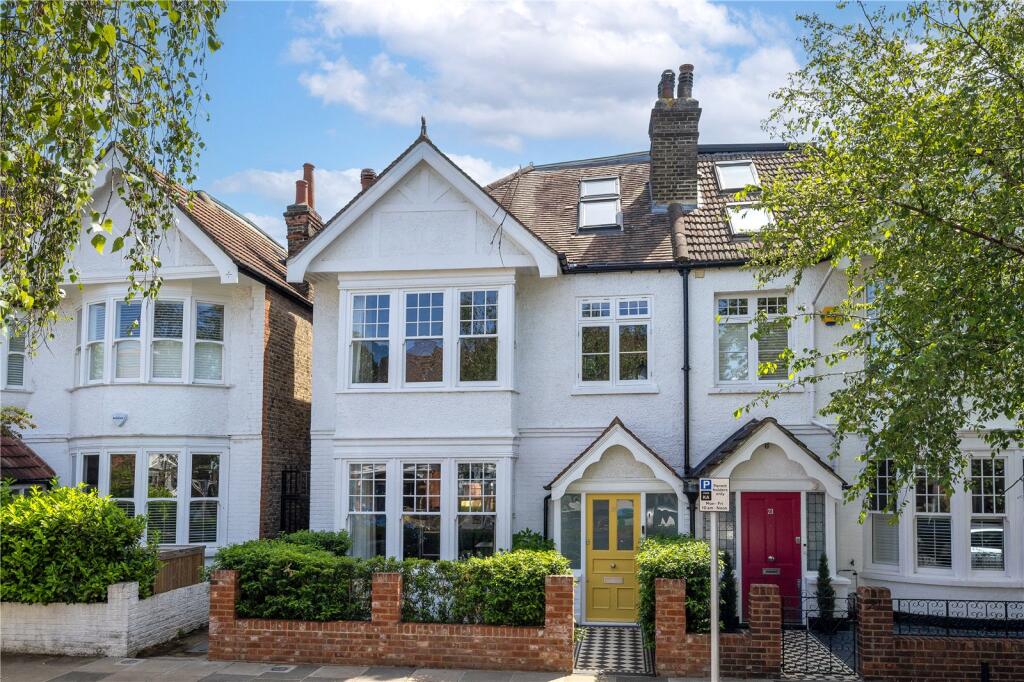 6 bed Semi Detached for rent in Richmond upon Thames. From Antony Roberts Estate Agents -  Kew - Lettings