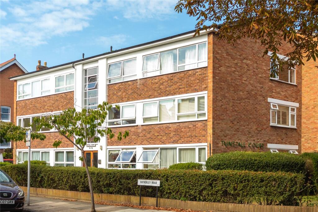 2 bed Apartment for rent in Richmond upon Thames. From Antony Roberts Estate Agents -  Kew - Lettings