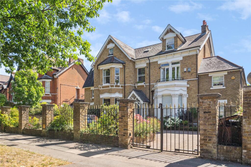 2 bed Apartment for rent in Richmond upon Thames. From Antony Roberts Estate Agents -  Kew - Lettings