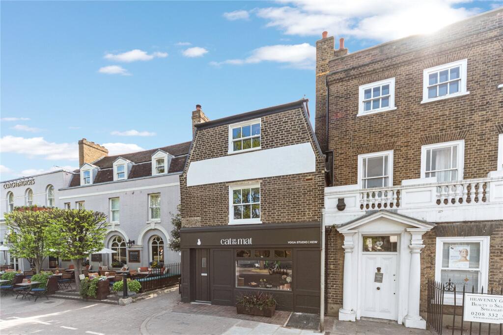2 bed Apartment for rent in Richmond. From Antony Roberts Estate Agents -  Kew - Lettings