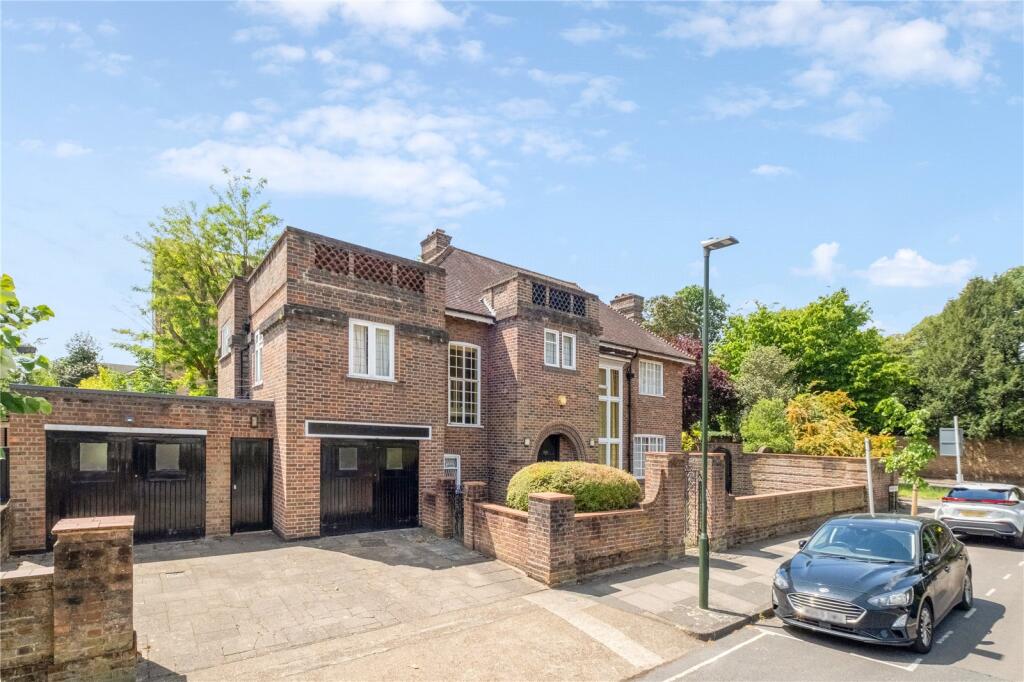 5 bed Detached for rent in Richmond upon Thames. From Antony Roberts Estate Agents -  Kew - Lettings