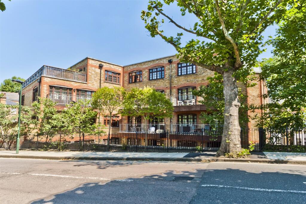 3 bed Apartment for rent in Richmond. From Antony Roberts Estate Agents -  Kew - Lettings