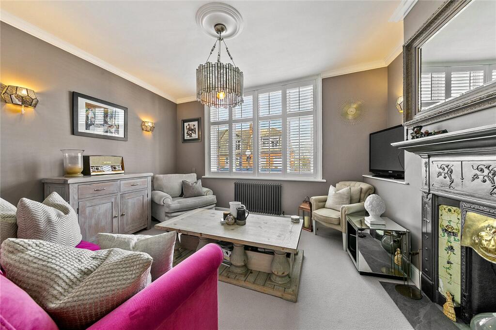3 bed Apartment for rent in Barnes. From Antony Roberts Estate Agents - East Sheen