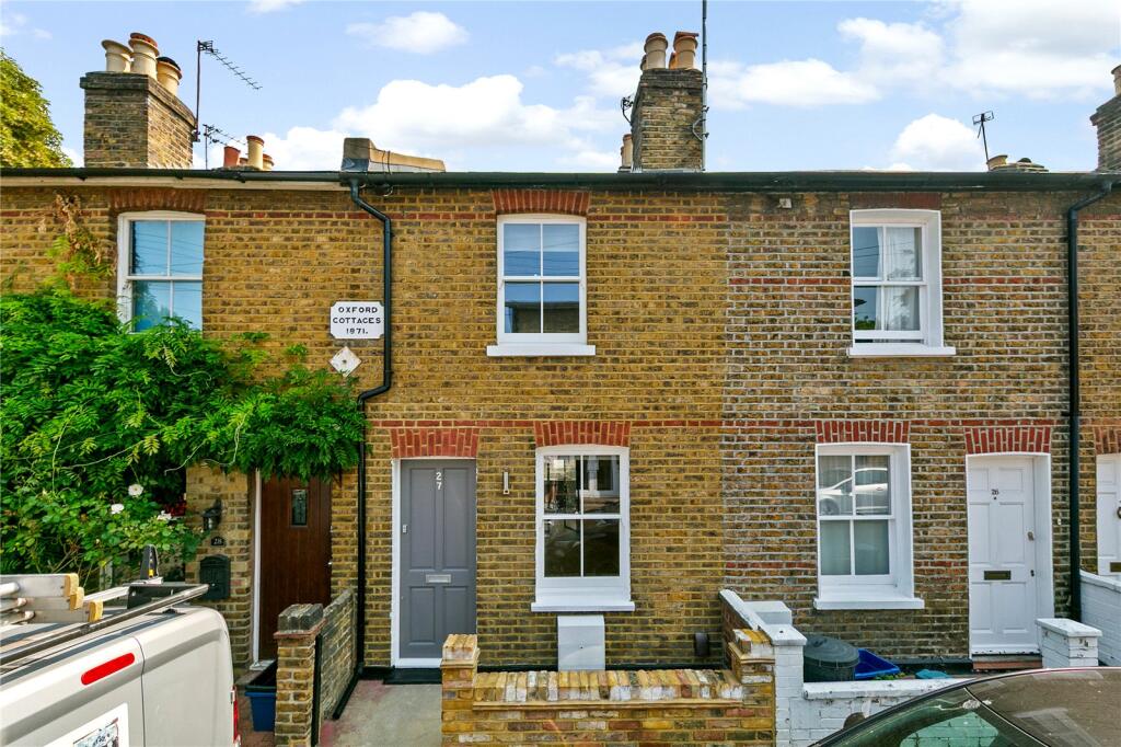 2 bed Mid Terraced House for rent in Barnes. From Antony Roberts Estate Agents - East Sheen
