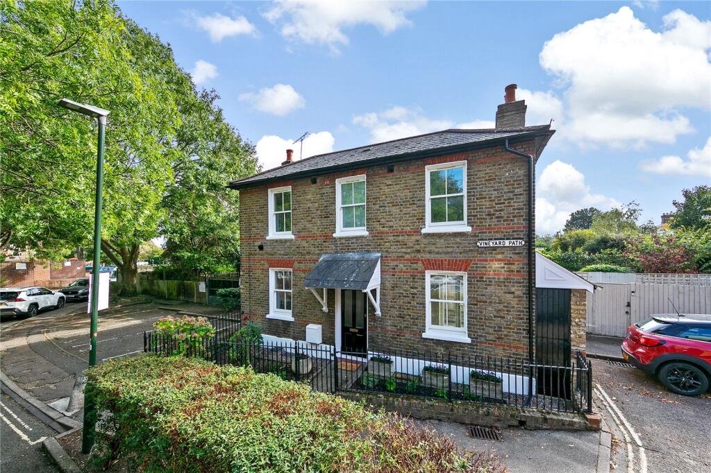 3 bed Detached for rent in Barnes. From Antony Roberts Estate Agents - East Sheen 3 bed Detached for rent in Barnes. From Antony Roberts Estate Agents - East Sheen