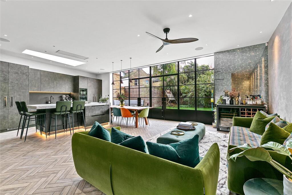 4 bed End of Terrace for rent in Barnes. From Antony Roberts Estate Agents - East Sheen 4 bed End of Terrace for rent in Barnes. From Antony Roberts Estate Agents - East Sheen