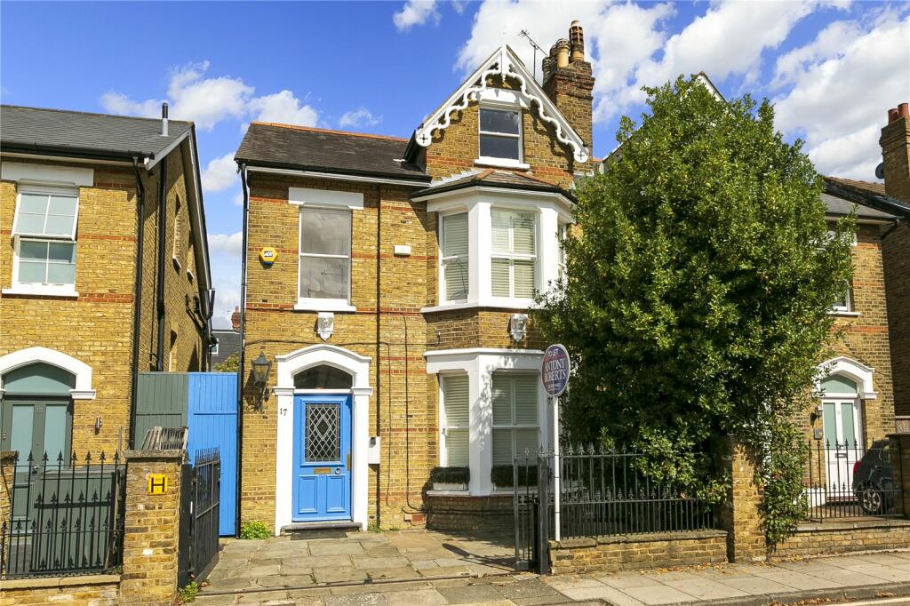 5 bed Semi-Detached House for rent in Richmond upon Thames. From Antony Roberts Estate Agents - Richmond - Lettings