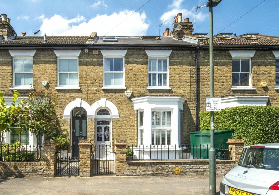 4 bed Mid Terraced House for rent in Richmond upon Thames. From Antony Roberts Estate Agents - Richmond - Lettings
