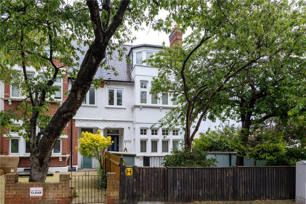 2 bed Apartment for rent in Richmond upon Thames. From Antony Roberts Estate Agents - Richmond - Lettings