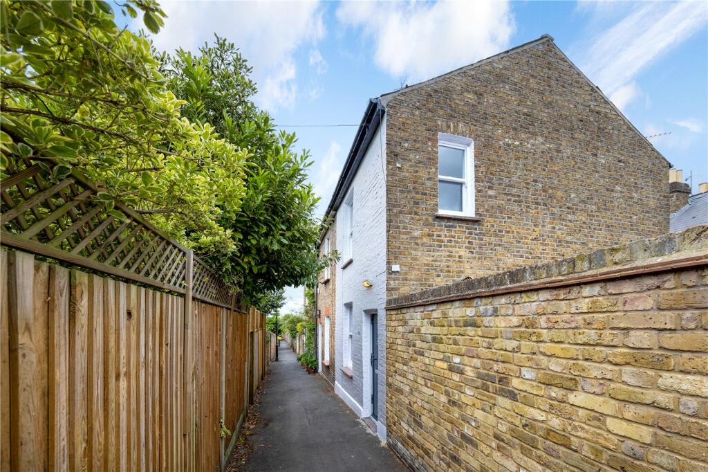 2 bed End of Terrace for rent in Richmond. From Antony Roberts Estate Agents - Richmond - Lettings