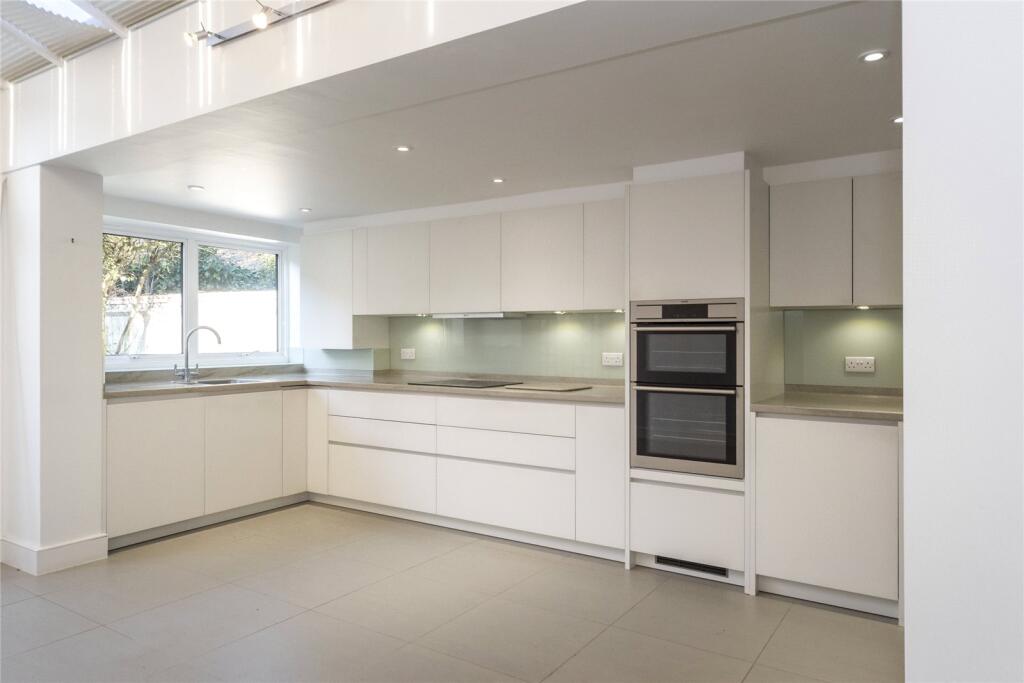 4 bed Mid Terraced House for rent in Richmond upon Thames. From Antony Roberts Estate Agents - Richmond - Lettings 4 bed Mid Terraced House for rent in Richmond upon Thames. From Antony Roberts Estate Agents - Richmond - Lettings