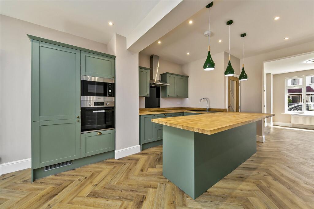 3 bed Mid Terraced House for rent in Richmond upon Thames. From Antony Roberts Estate Agents - Richmond - Lettings