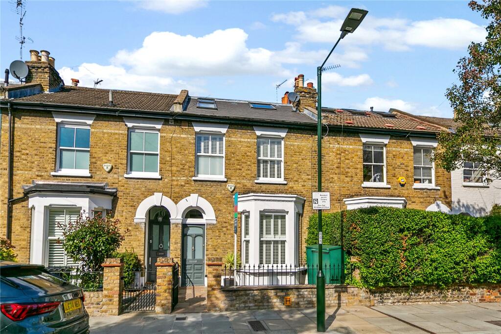 4 bed Mid Terraced House for rent in Richmond upon Thames. From Antony Roberts Estate Agents - Richmond - Lettings 4 bed Mid Terraced House for rent in Richmond upon Thames. From Antony Roberts Estate Agents - Richmond - Lettings