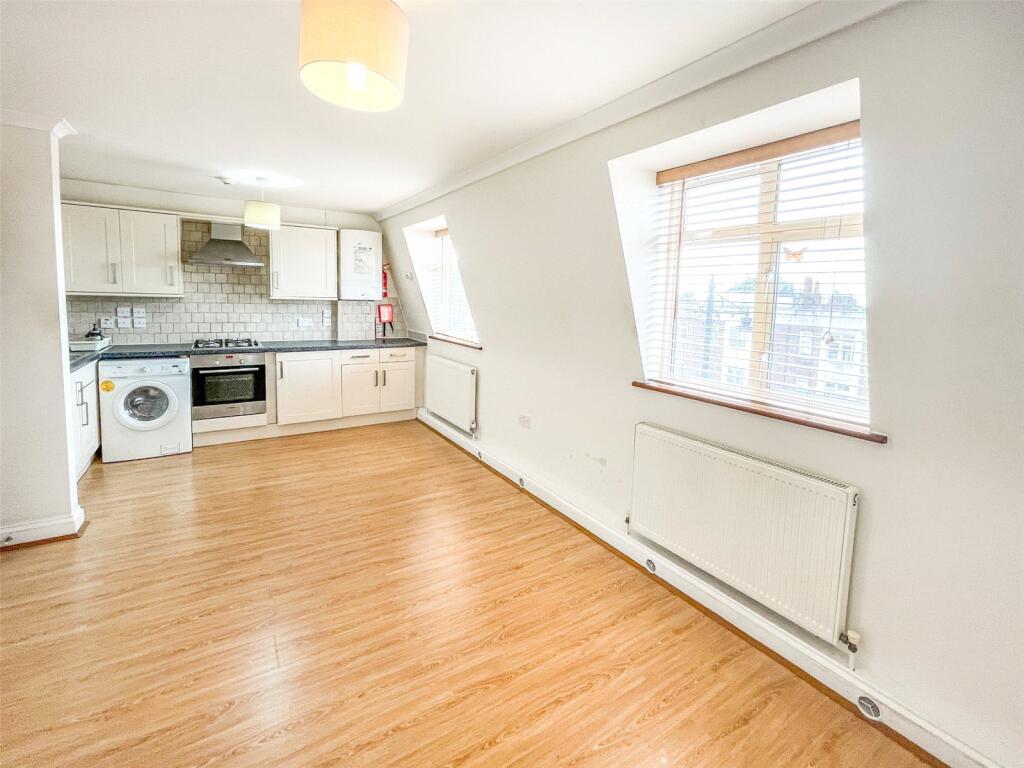 1 bed Apartment for rent in Twickenham. From Antony Roberts Estate Agents - St Margarets