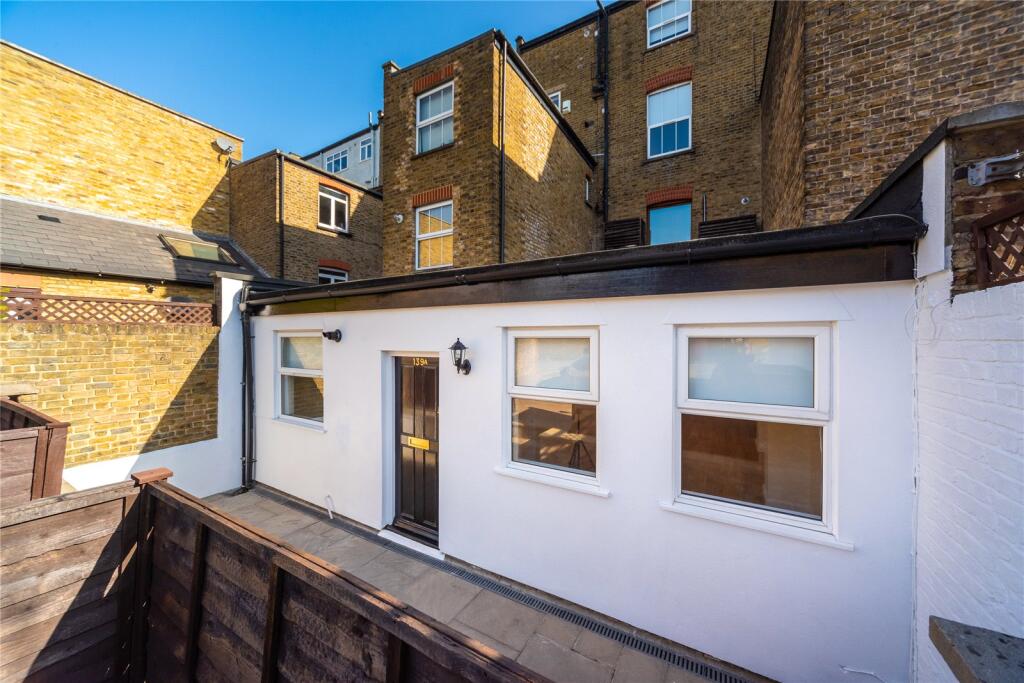 1 bed Apartment for rent in Twickenham. From Antony Roberts Estate Agents - St Margarets