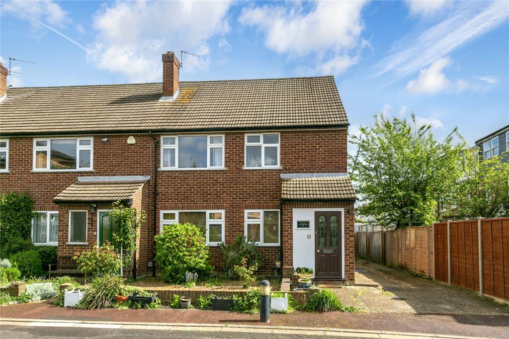2 bed Apartment for rent in Twickenham. From Antony Roberts Estate Agents - St Margarets