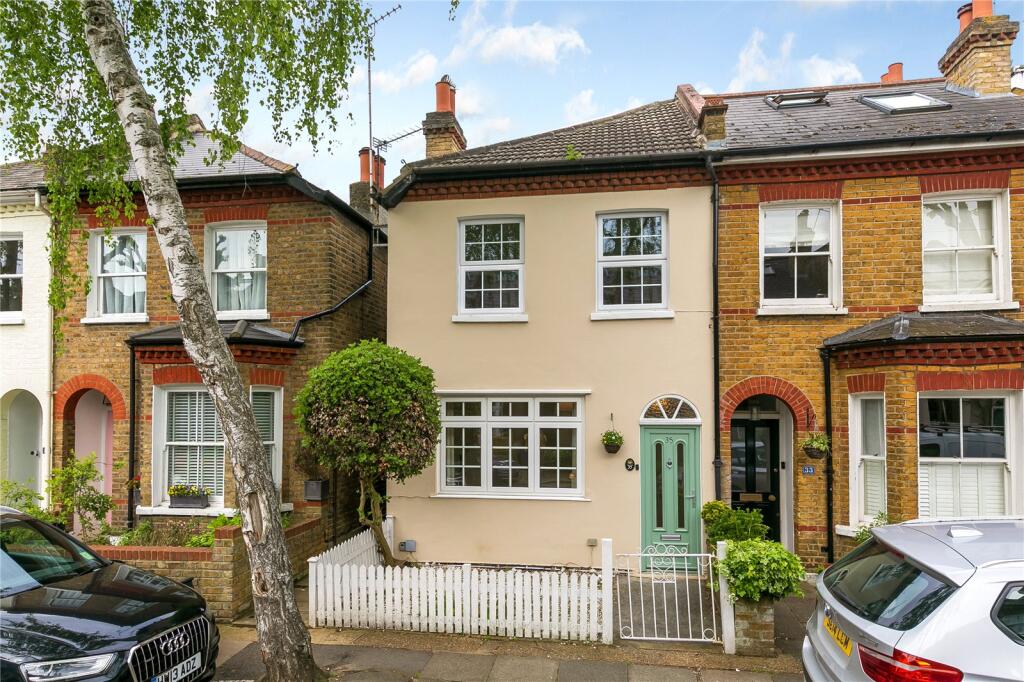 3 bed Detached for rent in Twickenham. From Antony Roberts Estate Agents - St Margarets