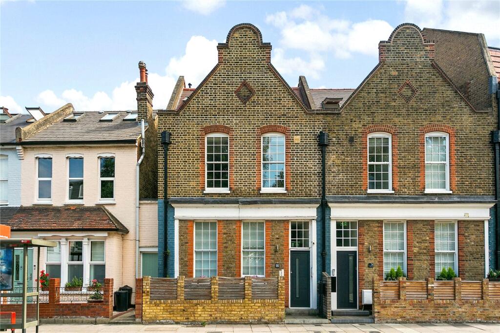 2 bed Apartment for rent in Twickenham. From Antony Roberts Estate Agents - St Margarets