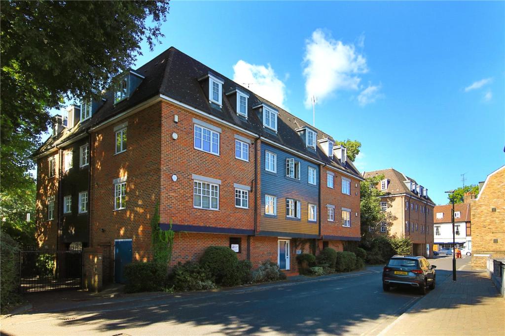 2 bed Apartment for rent in Kingston upon Thames. From Antony Roberts Estate Agents - St Margarets 2 bed Apartment for rent in Kingston upon Thames. From Antony Roberts Estate Agents - St Margarets