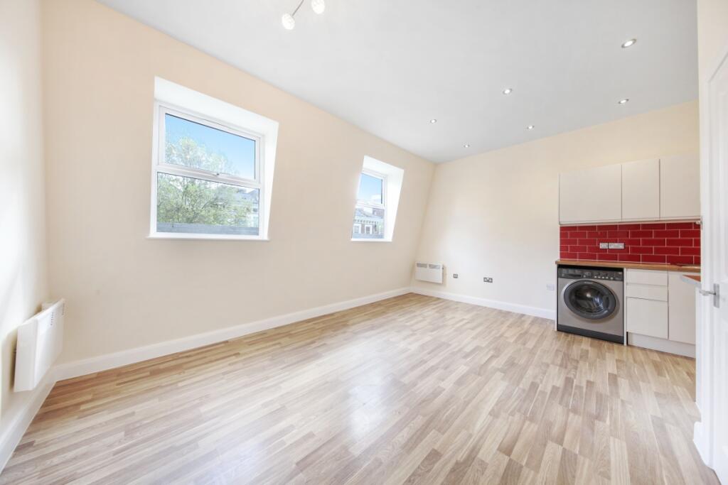 2 bed 1st Floor Flat for rent in Stoke Newington. From Ariston Property - London