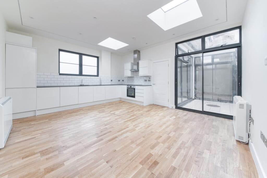 2 bed 1st Floor Flat for rent in Camden Town. From Ariston Property - London