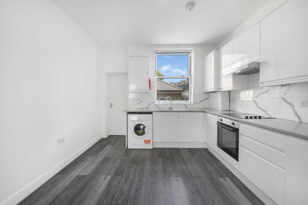 4 bed 1st Floor Flat for rent in Stoke Newington. From Ariston Property - London 4 bed 1st Floor Flat for rent in Stoke Newington. From Ariston Property - London