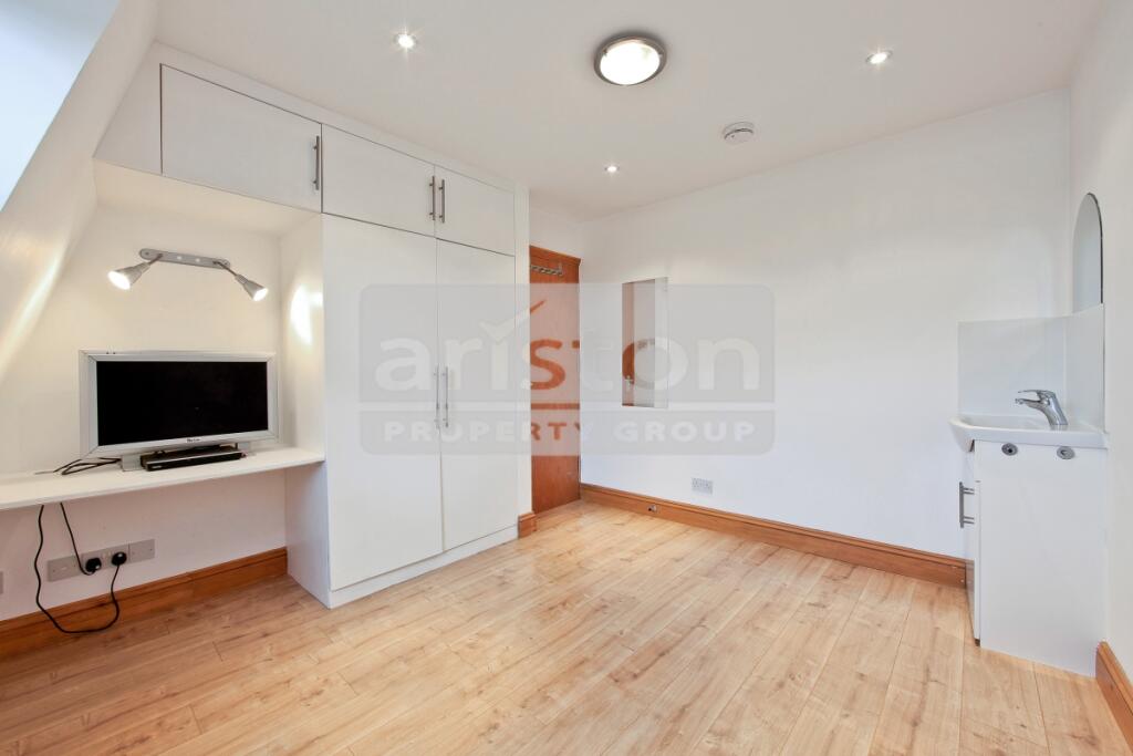 1 bed 1st Floor Flat for rent in Hornsey. From Ariston Property - London 1 bed 1st Floor Flat for rent in Hornsey. From Ariston Property - London