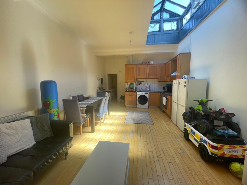 2 bed 1st Floor Flat for rent in Southgate. From Ariston Property - London 2 bed 1st Floor Flat for rent in Southgate. From Ariston Property - London