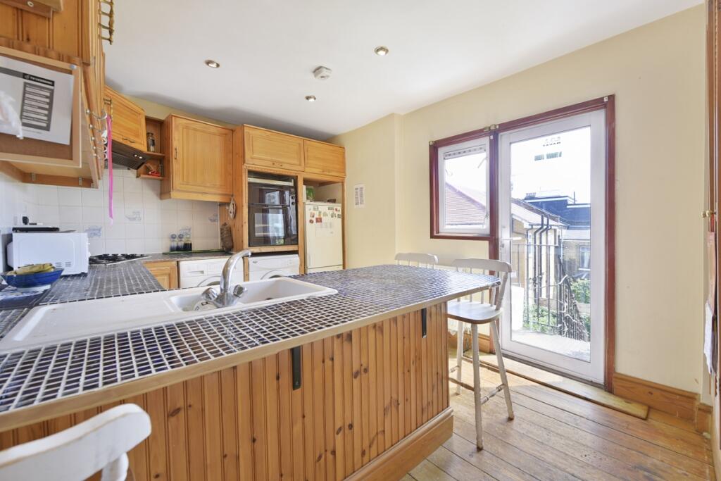 3 bed 1st Floor Flat for rent in Hornsey. From Ariston Property - London 3 bed 1st Floor Flat for rent in Hornsey. From Ariston Property - London