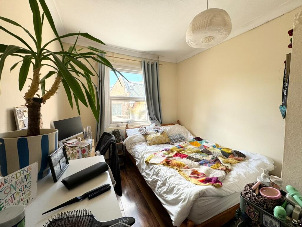 5 bed 1st Floor Flat for rent in Camden Town. From Ariston Property - London