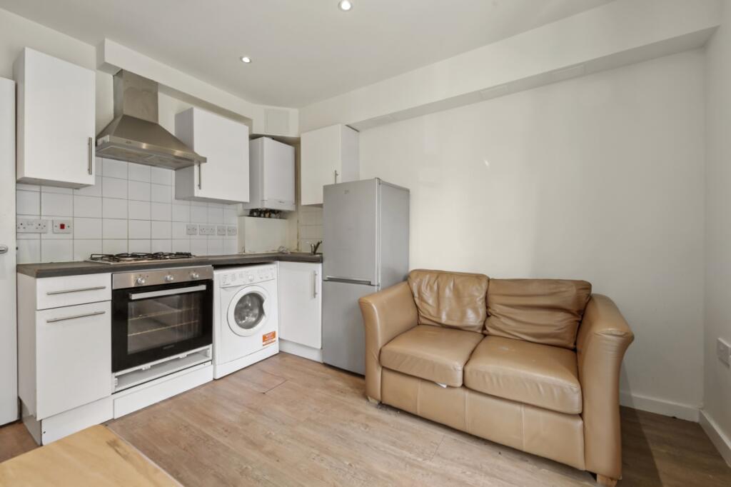 1 bed 1st Floor Flat for rent in Stepney. From Ariston Property - London 1 bed 1st Floor Flat for rent in Stepney. From Ariston Property - London
