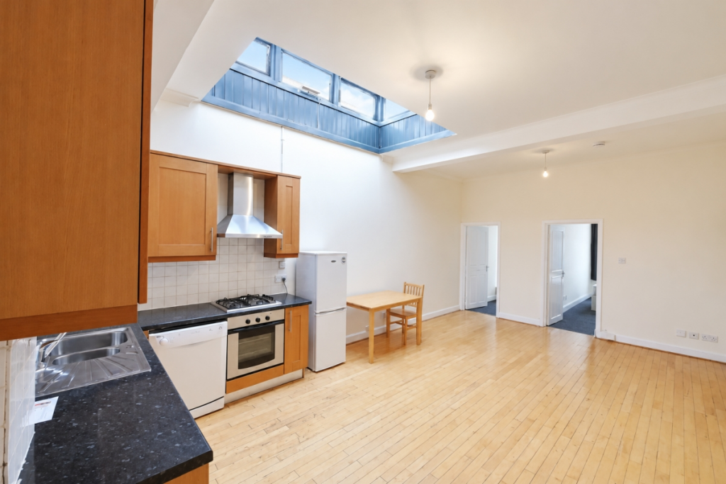 2 bed 1st Floor Flat for rent in Southgate. From Ariston Property - London