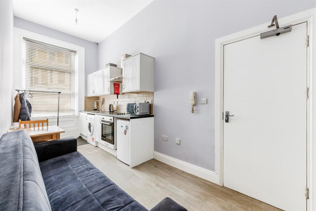 1 bed 1st Floor Flat for rent in Kensington. From Atlas Property Letting & Services Ltd - London