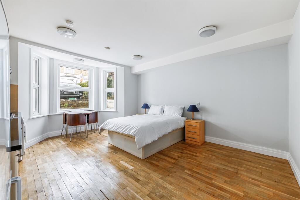 4 bed 1st Floor Flat for rent in Acton. From Atlas Property Letting & Services Ltd - London