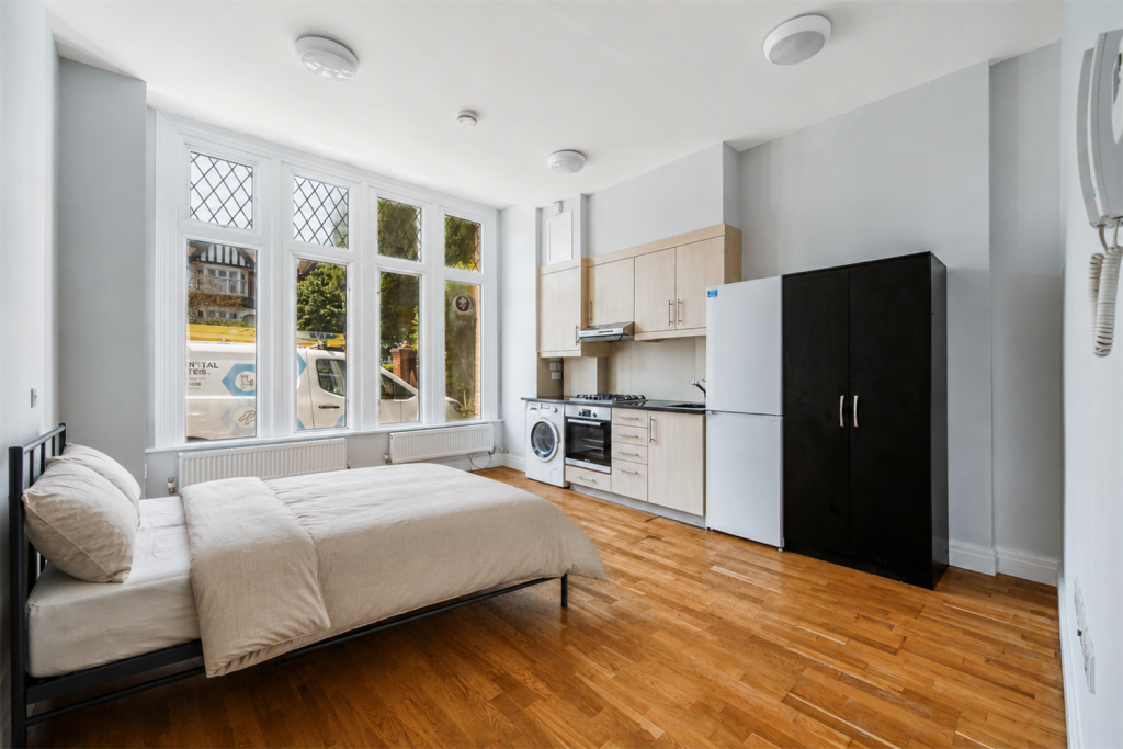 4 bed 1st Floor Flat for rent in Acton. From Atlas Property Letting & Services Ltd - London