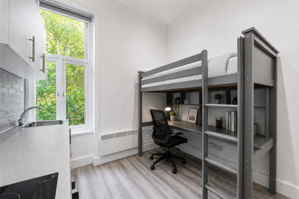 4 bed 1st Floor Flat for rent in Kensington. From Atlas Property Letting & Services Ltd - London
