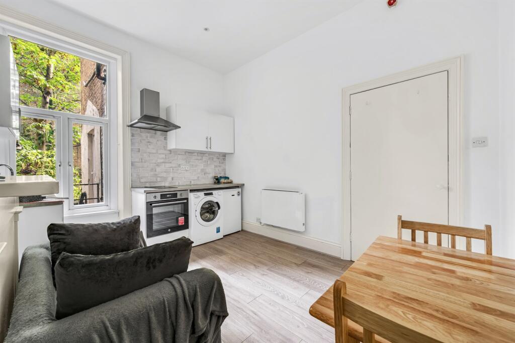 1 bed 1st Floor Flat for rent in Kensington. From Atlas Property Letting & Services Ltd - London