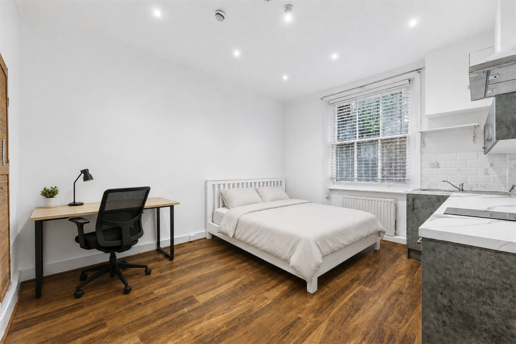 4 bed 1st Floor Flat for rent in Kensington. From Atlas Property Letting & Services Ltd - London