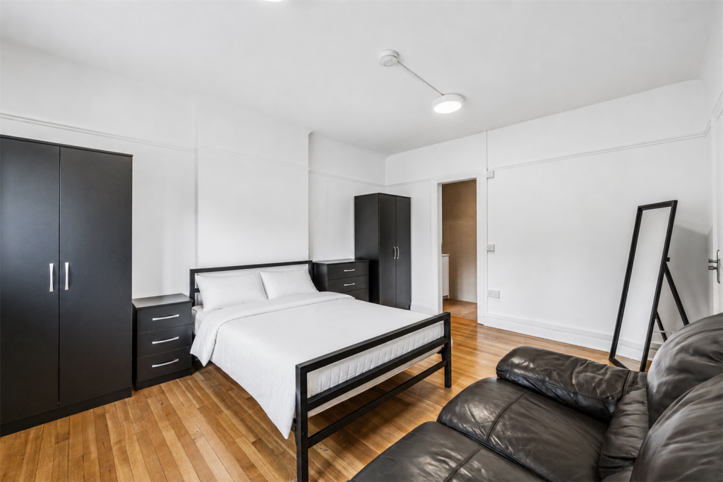 4 bed 1st Floor Flat for rent in Acton. From Atlas Property Letting & Services Ltd - London