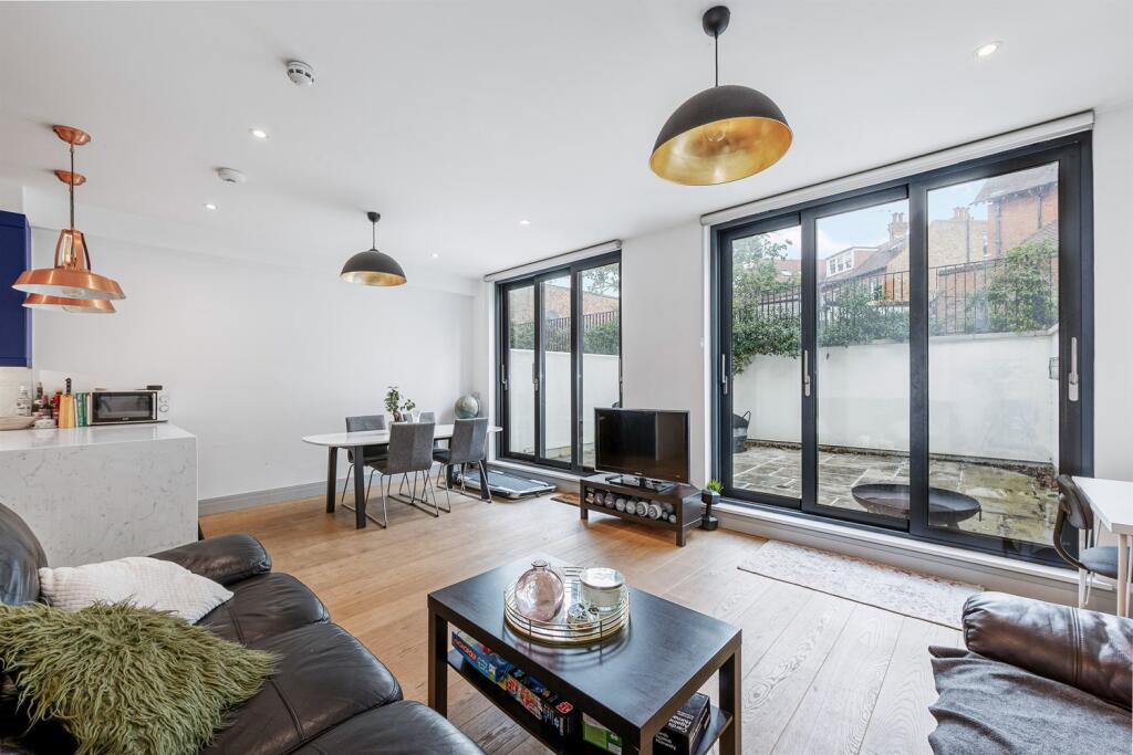3 bed 1st Floor Flat for rent in Acton. From Atlas Property Letting & Services Ltd - London 3 bed 1st Floor Flat for rent in Acton. From Atlas Property Letting & Services Ltd - London