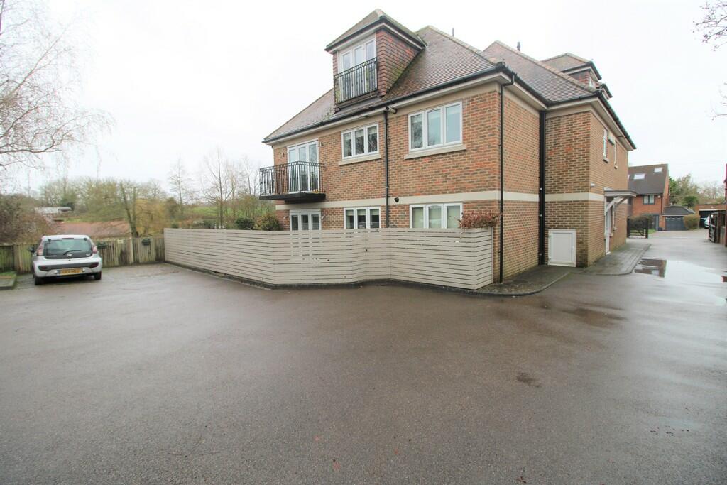 2 bed Flat for rent in North Mymms. From Auckland Estates - Potters Bar