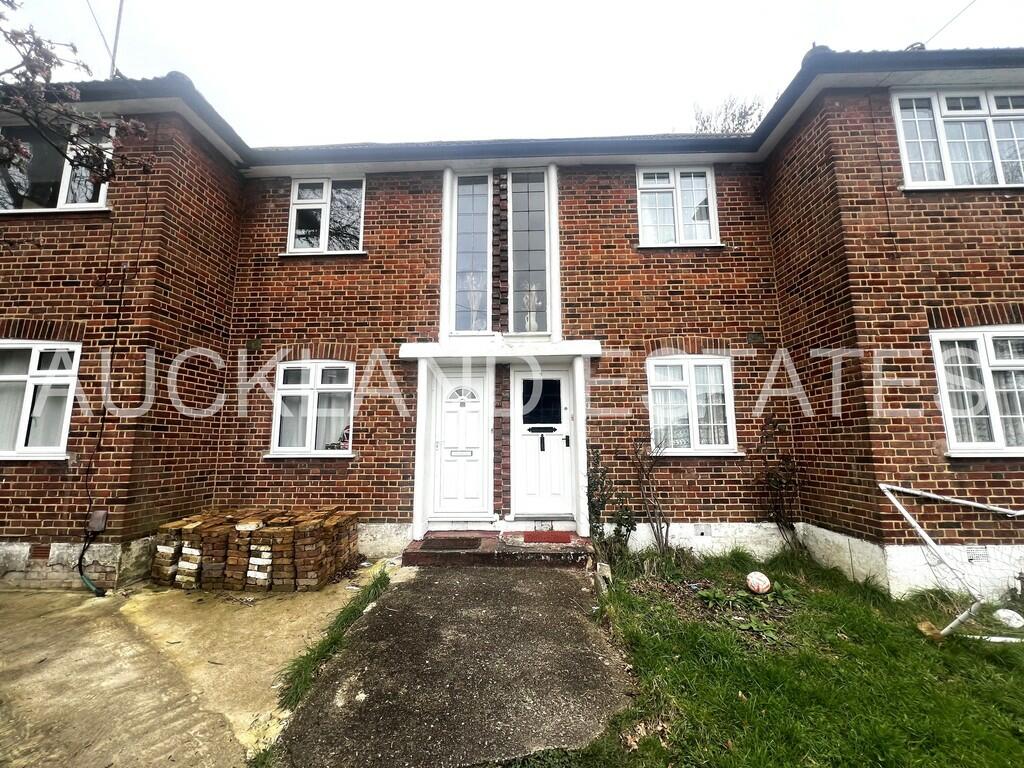 2 bed Maisonette for rent in Southgate. From Auckland Estates - Potters Bar