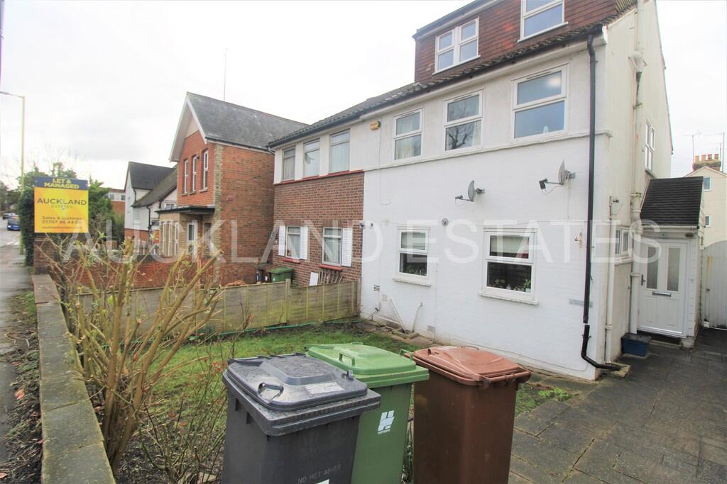 4 bed Semi Detached for rent in Potters Bar. From Auckland Estates Limited - Potters Bar