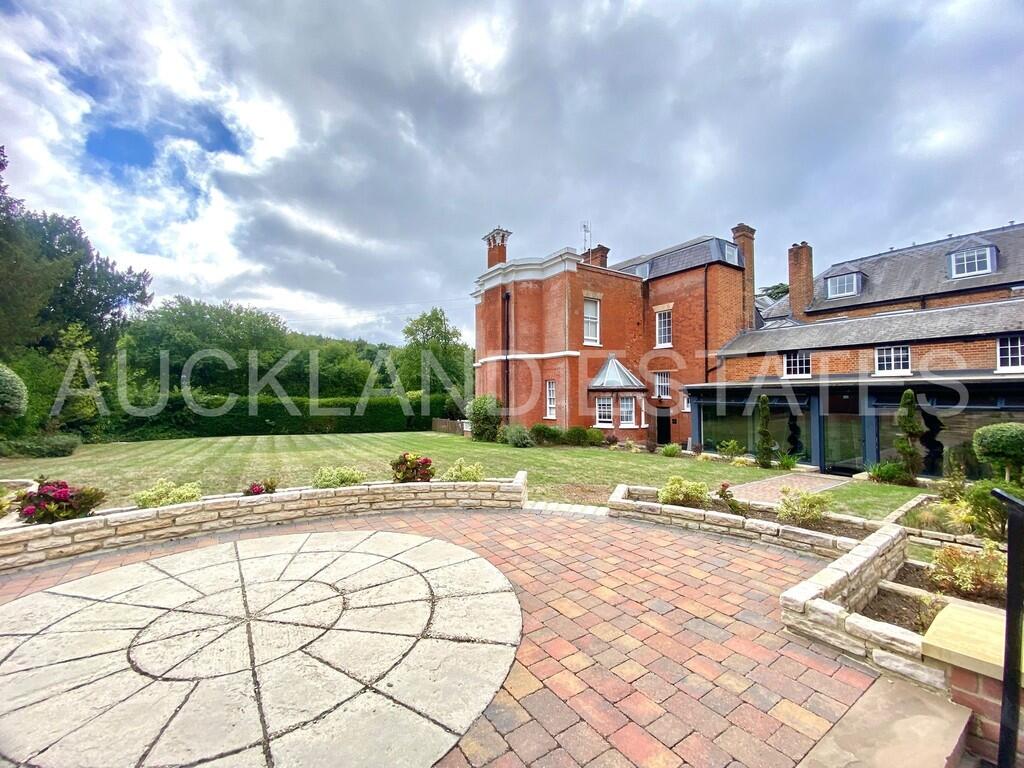 0 bed Studio for rent in South Mimms. From Auckland Estates Limited - Potters Bar