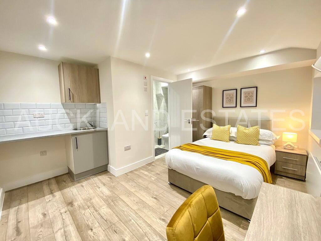 4 bed Studio for rent in Potters Bar. From Auckland Estates Limited - Potters Bar