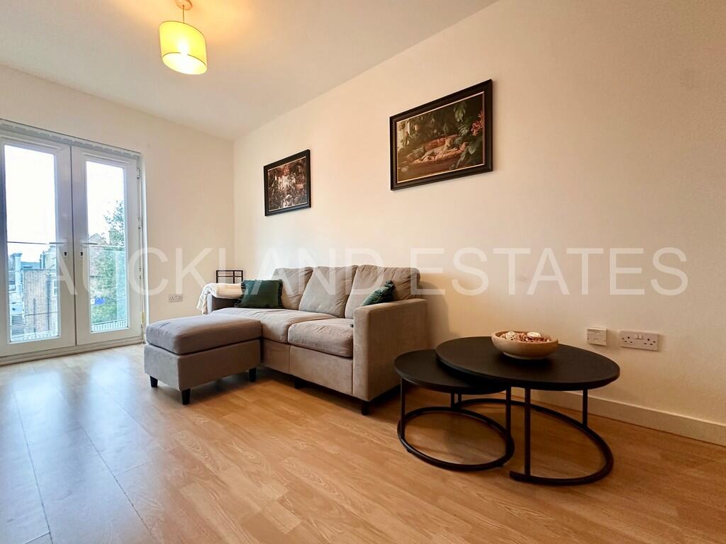 2 bed Apartment for rent in Potters Bar. From Auckland Estates Limited - Potters Bar 2 bed Apartment for rent in Potters Bar. From Auckland Estates Limited - Potters Bar