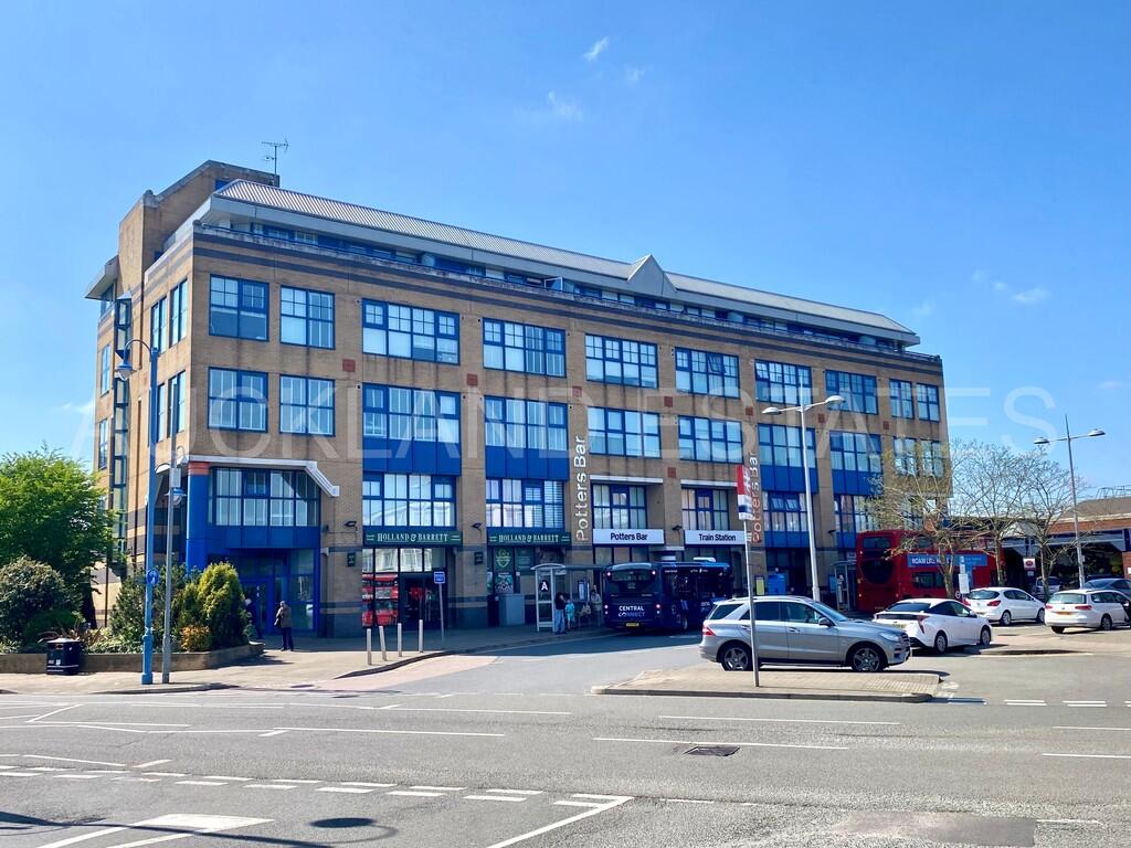 1 bed Penthouse for rent in Potters Bar. From Auckland Estates Limited - Potters Bar