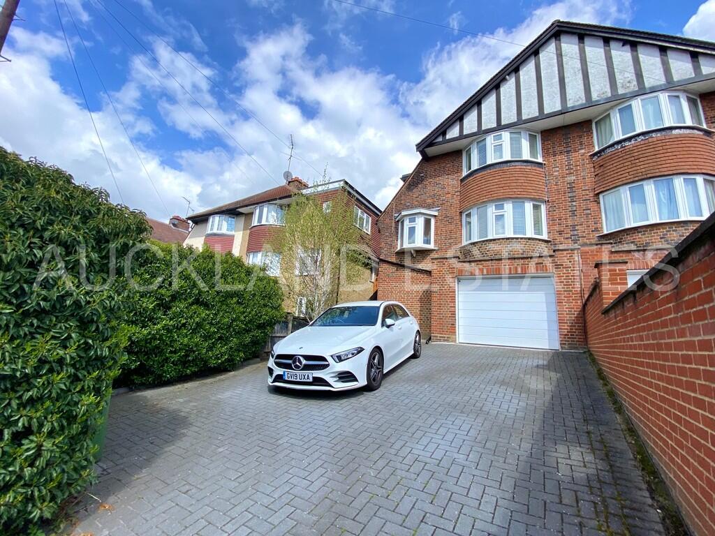 4 bed Semi Detached for rent in Potters Bar. From Auckland Estates Limited - Potters Bar